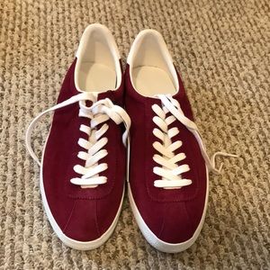 Brand new sneakers in size 8